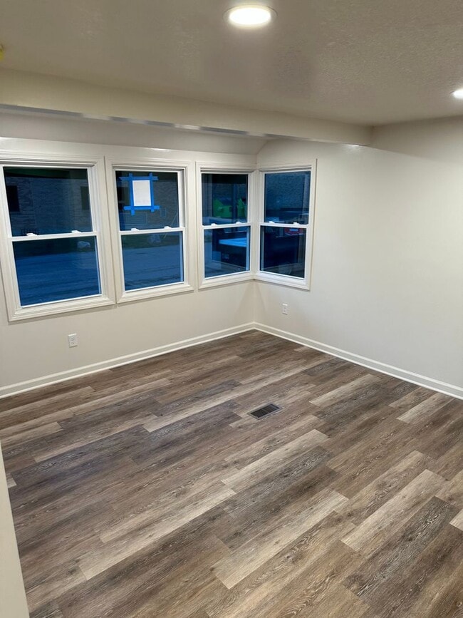 Photo - LEO 3 BR 1 Bath