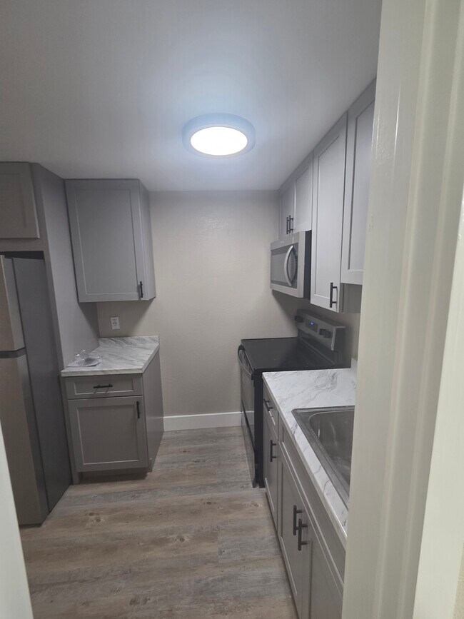Photo - Holly Park Square Apartments Unit 504