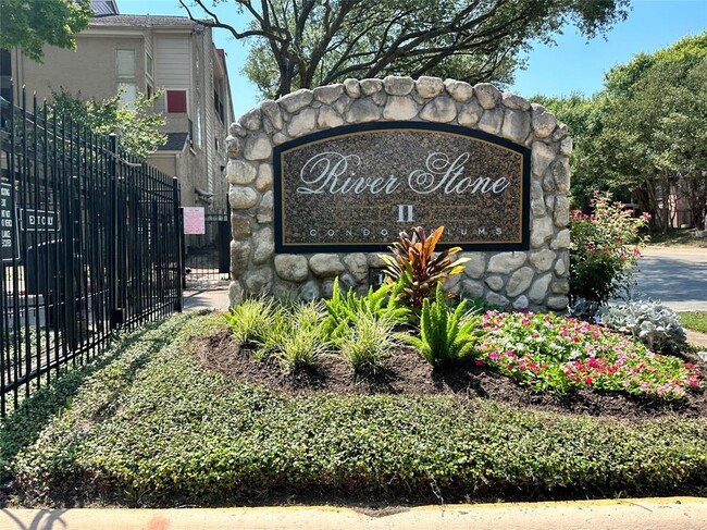 Photo - 10855 Meadowglen Ln Condo Unit 711
