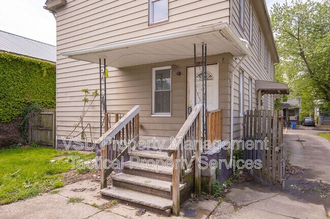 Photo - 3651 E 55th St Unidad #3 Rear