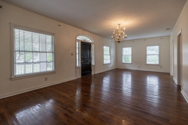 Photo - 2 Bedroom Charming Home in the Heart of Foley!