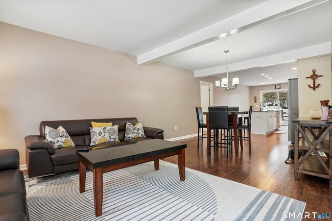 Photo - 62 Sherry Ln