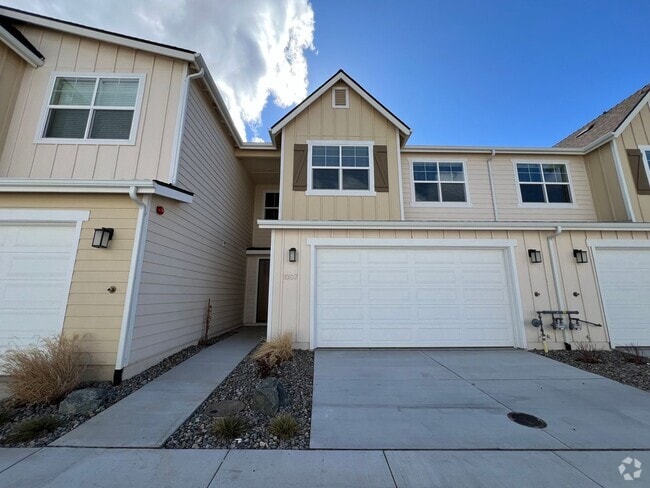 Building Photo - Modern! 3/2.5/2 Townhome in Minden