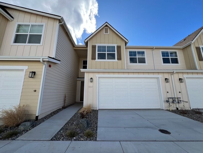 Building Photo - Modern! 3/2.5/2 Townhome in Minden