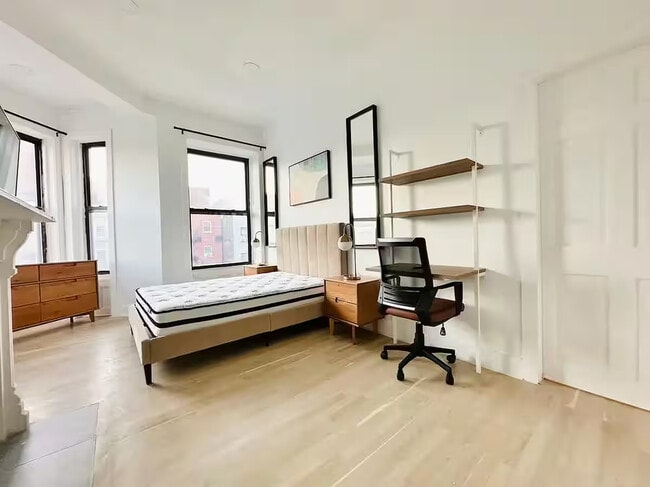 Photo - Furnished room/NOT APARTMENT Unit 4