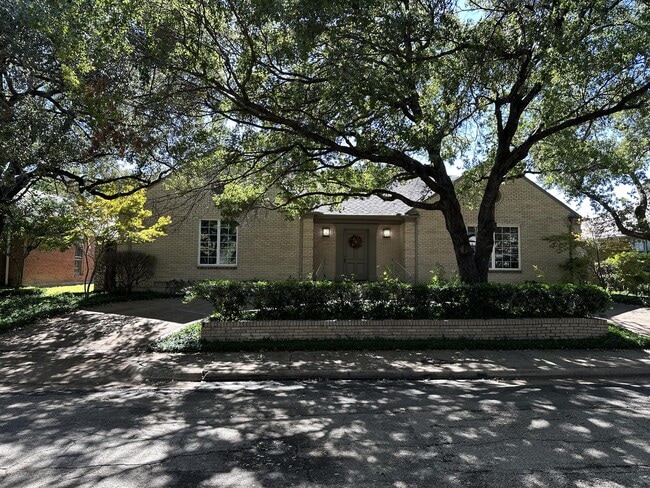 Photo - 7022 Deloache Ave