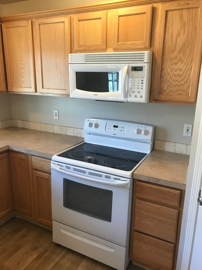 Photo - Ready Now / 4 Bed PLUS Large BONUS ROOM and 2.5 BA great spacious home!