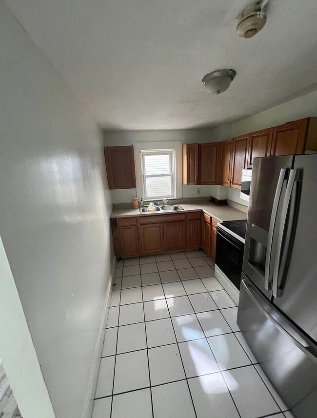 Building Photo - 166 Regent Ave Unit 2R