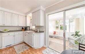 Photo - 8511 Yale St