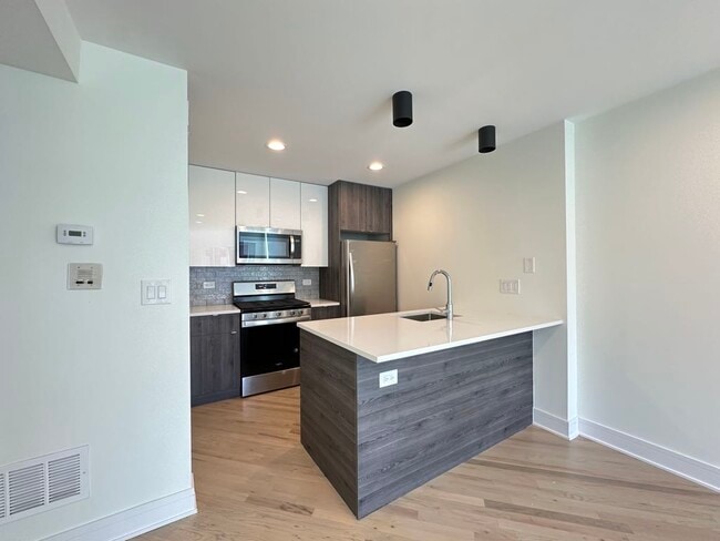 Photo - 853 W Grace St Unit 202E