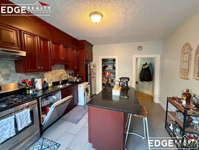 Photo - 471 Cambridge St Unit 3