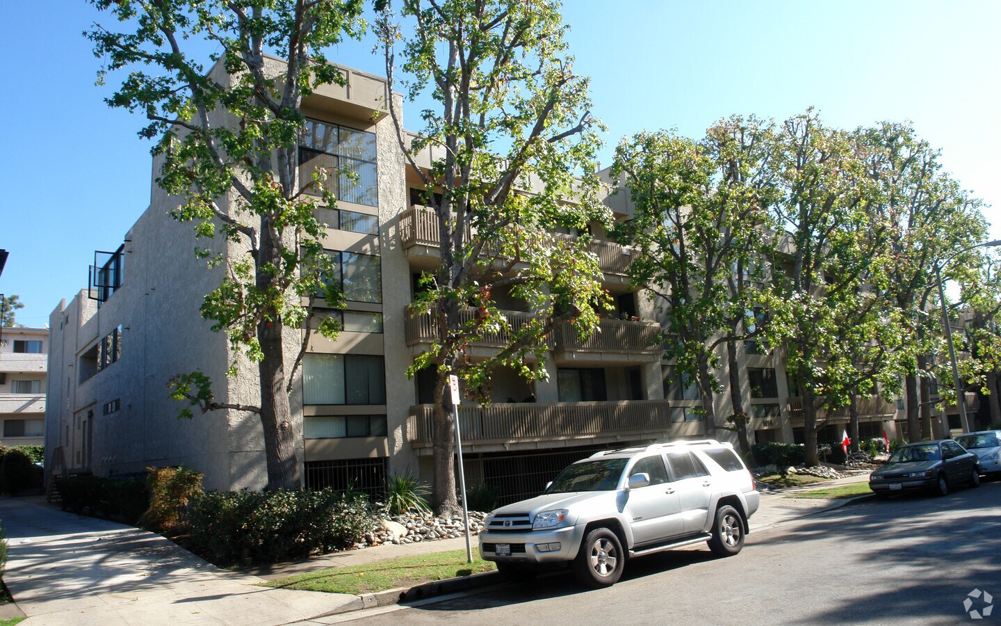 Photo - 1414 Greenfield Ave Apartments