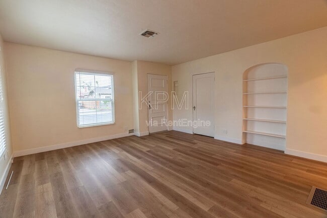 Photo - 810 W Willow St