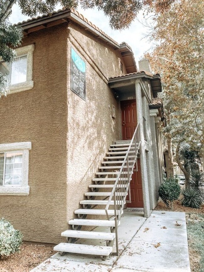 UPSTAIRS 2 BEDROOM CONDO! GATED COMMUNITY!... - UPSTAIRS 2 BEDROOM CONDO! GATED COMMUNITY!...