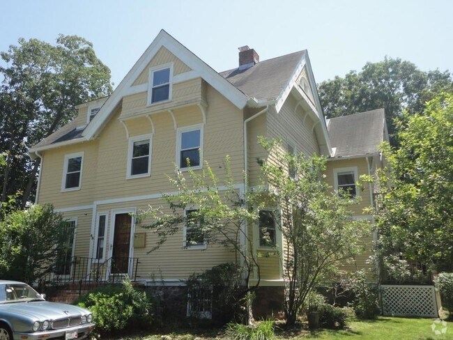 Building Photo - 49 Merton Rd Unit 1 Rental