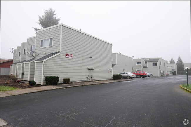 Hollister Apartments