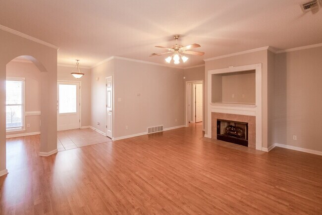 Photo - 2064 Milbrey St