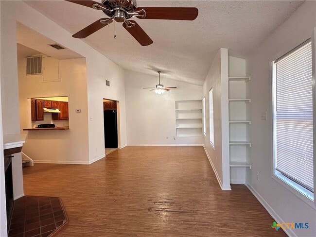Photo - 899 Hillyer St