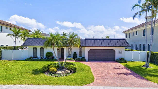 Photo - 856 Dover St