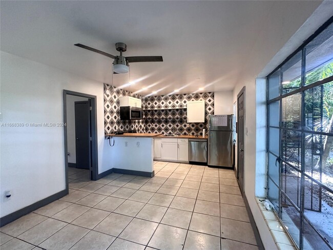 Photo - 1418 SW 27th St Unidad 1