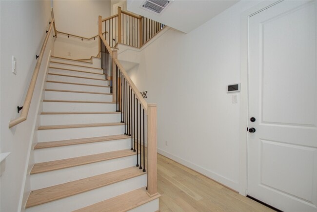 Photo - 2315 Sherwin St