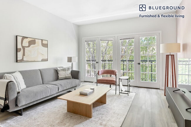 Building Photo - 1620 S Bentley Ave Rental