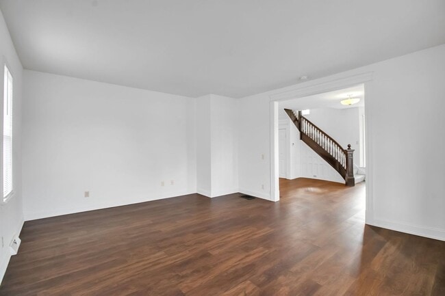 Photo - 5849 Broadway, 8