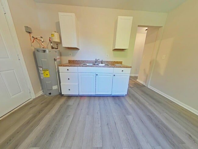 Photo - 337 Ennis St