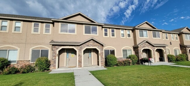 3 bed, 2.5 bath townhome w/attached 2 car ... - 3 bed, 2.5 bath townhome w/attached 2 car ...