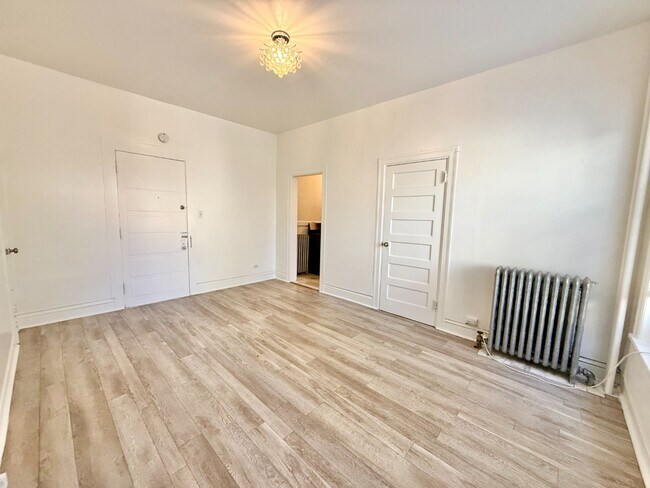 Spacious 1 Bed 1 Bath Denver Apartment in Capitol Hill! Available NOW!