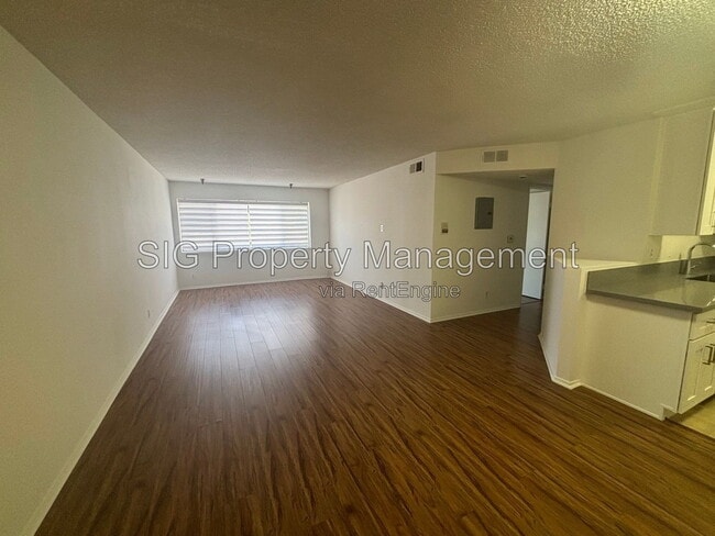 Photo - 10241 Commerce Ave Unidad 5