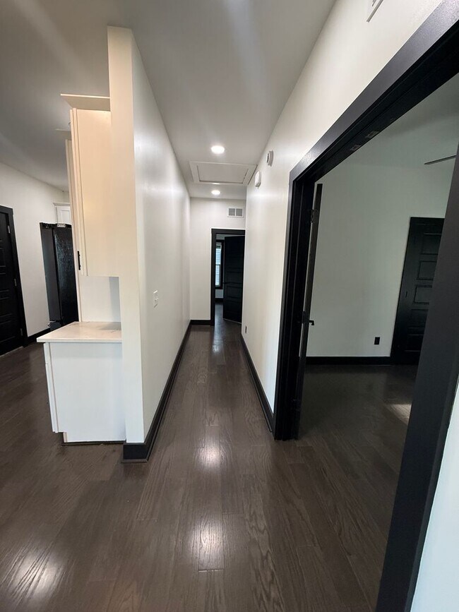 Photo - 2721 Cedrus Ave