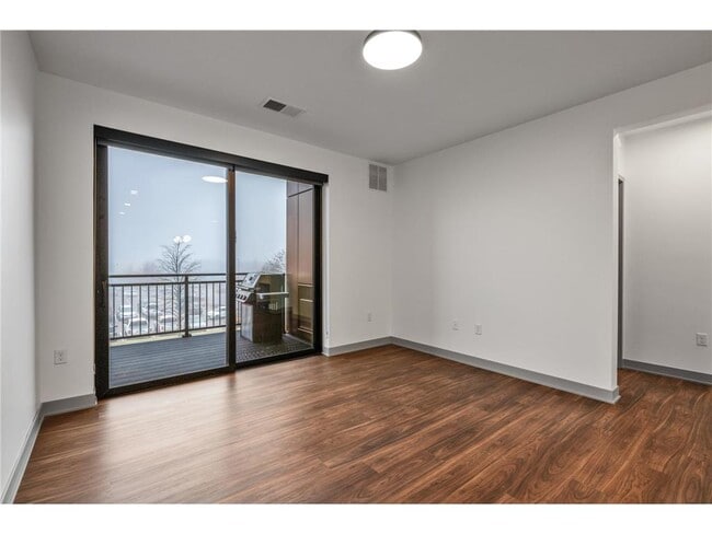 Photo - 640 Wisconsin Ave N Unidad 307