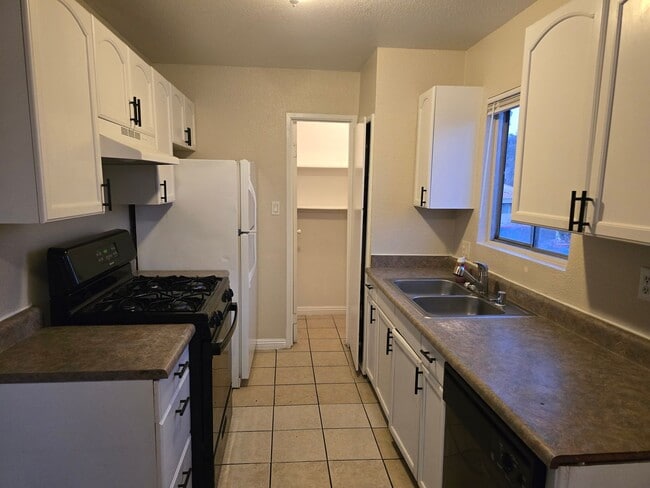 Building Photo - 1724 Breckenwood Ct Unit 2