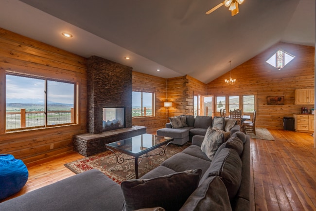 Photo - 405 Goat Mountain