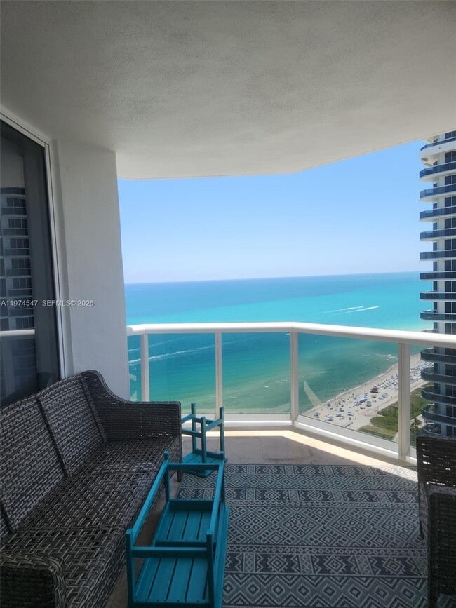 Building Photo - 4779 Collins Ave Unit 3504