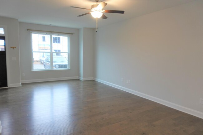 Photo - 124 Creekland Wy