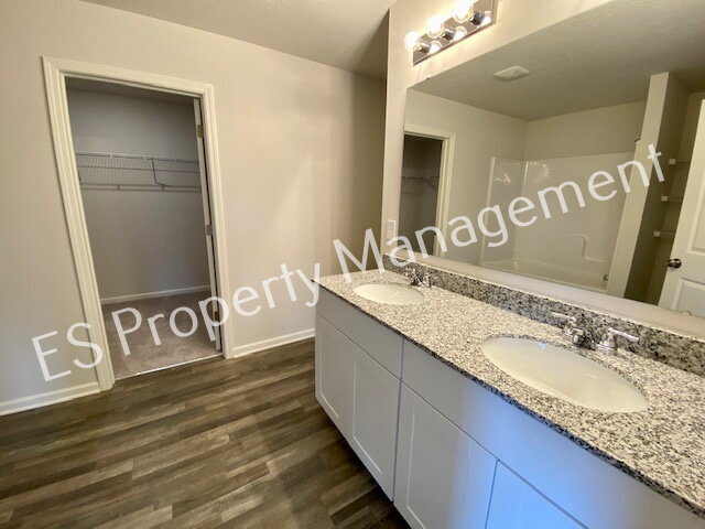 Photo - Gorgeous 5 Bedroom 3 Bathroom New Build in Muncie!