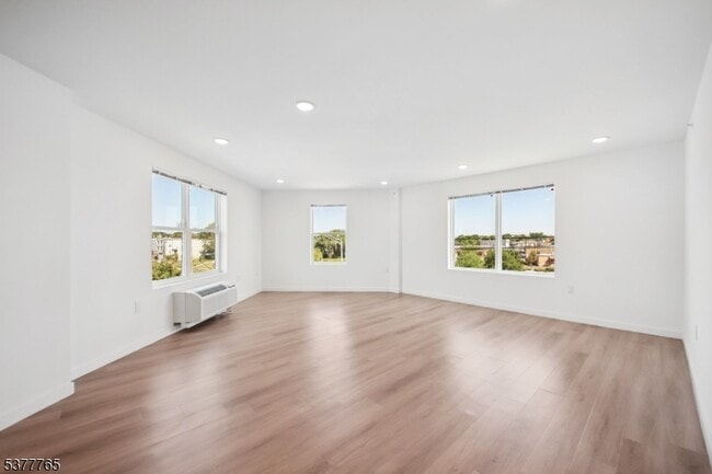 Building Photo - 369 18th Ave Unit 403 Rental