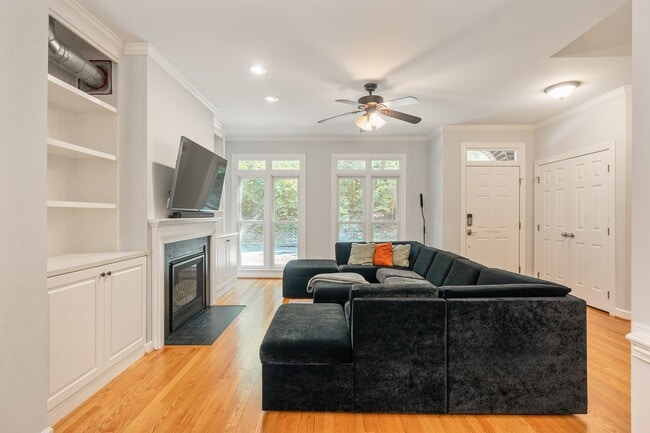 Photo - Beautiful Southern Village townhome - Furn...