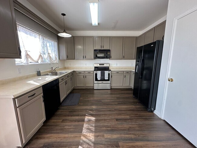 Photo - 3 Bed 3 Bath house in Fountain!!!