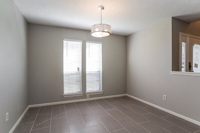 Photo - 2331 Rolling Glen Dr