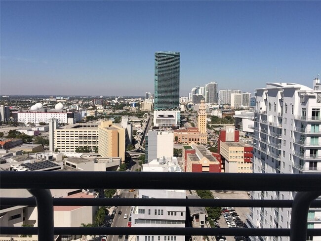 Building Photo - 133 NE 2nd Ave Unit 2511