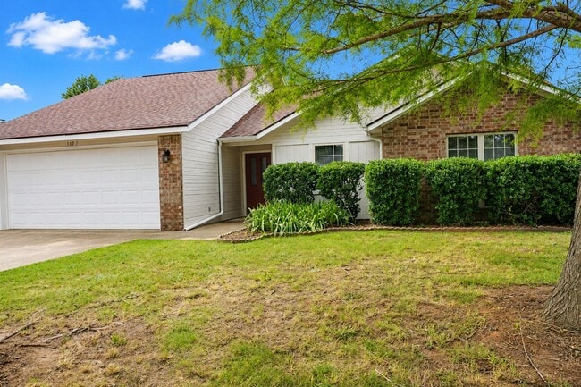 Photo - 3 Bedroom / 2 Bath home in Bentonville - Walk to Bentonville High School!