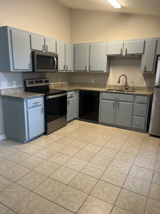 Photo - 1016 Farr Ct