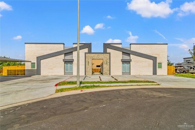 Building Photo - 102 San Jose Dr Unit 3