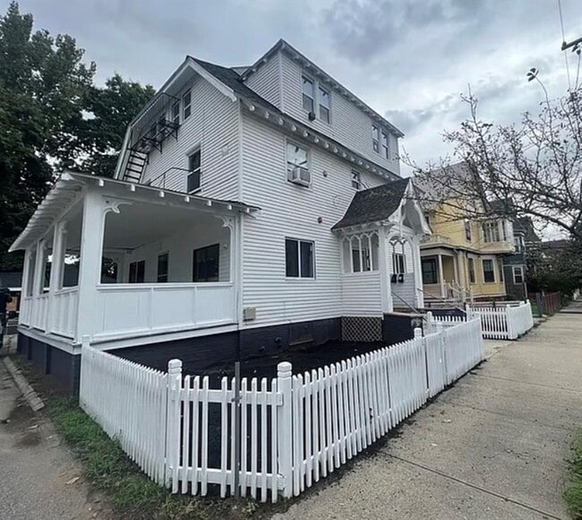 Building Photo - 25 Wesleyan Ave