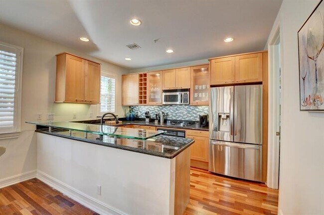 Photo - 306 E Mallory Cir