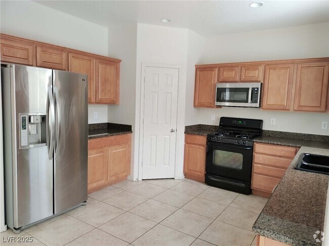 Building Photo - 2697 Strichen Ave Rental