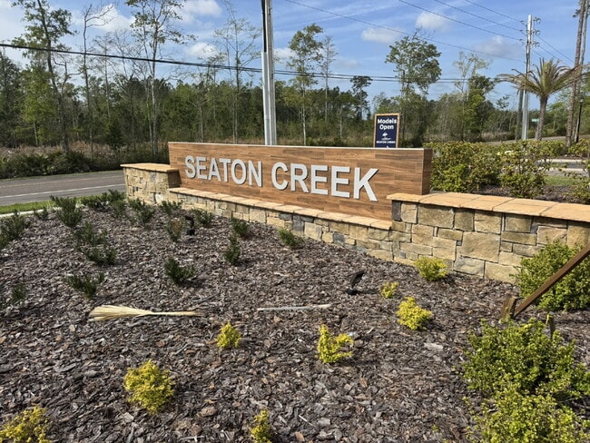 Building Photo - "Spacious 4-Bed Oasis with Granite Finishes & Guest Suite in Jacksonville!"